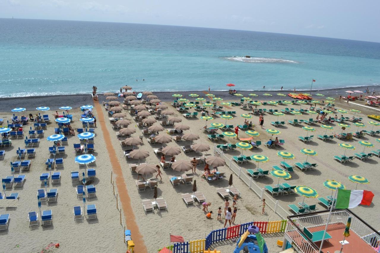 Hotel La Baia Diano Marina Extérieur photo