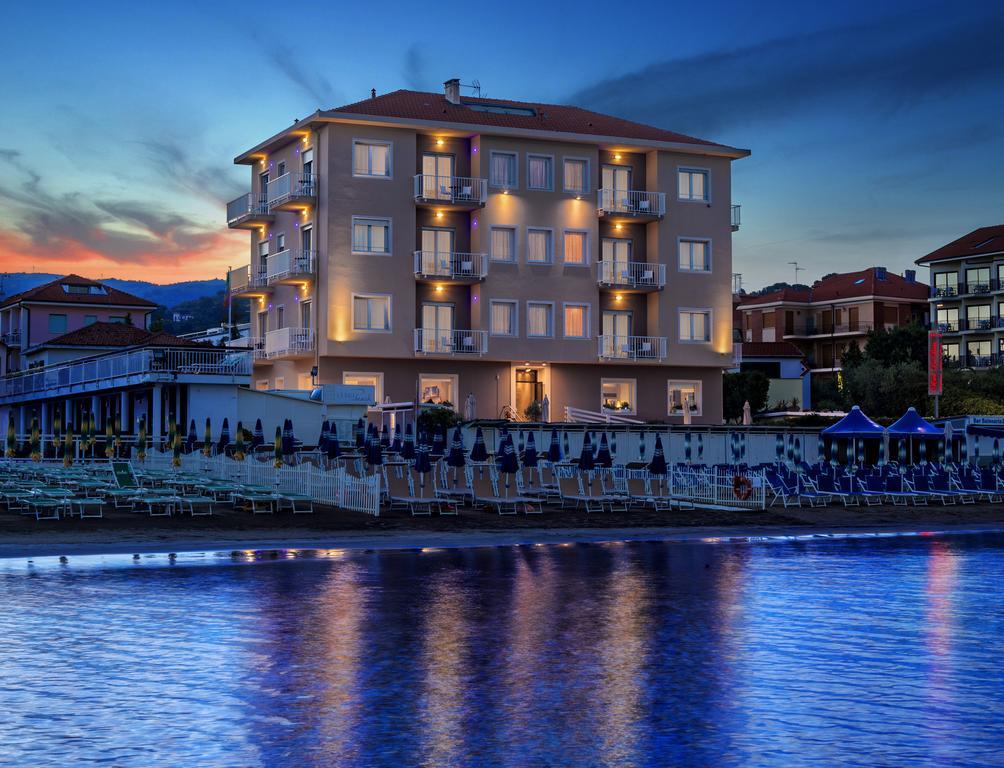 Hotel La Baia Diano Marina Extérieur photo